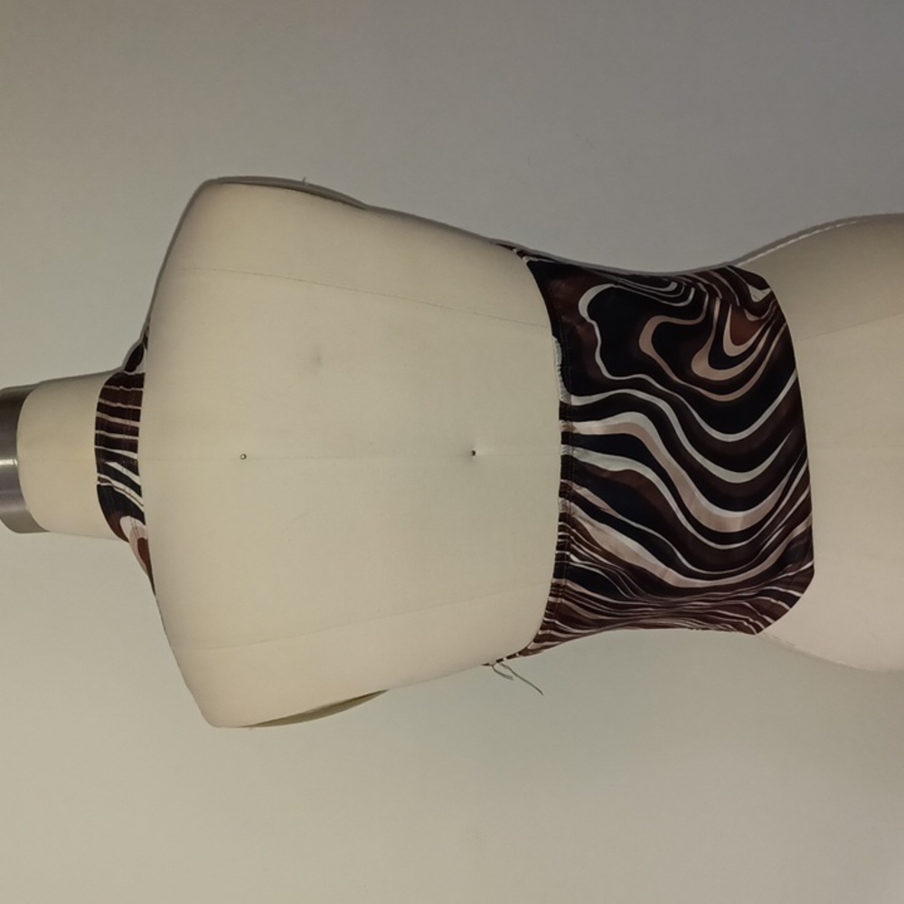 HALTER CROP TOP SZ LARGE BRAND NEW NEVER WORN - Picture 2 of 2